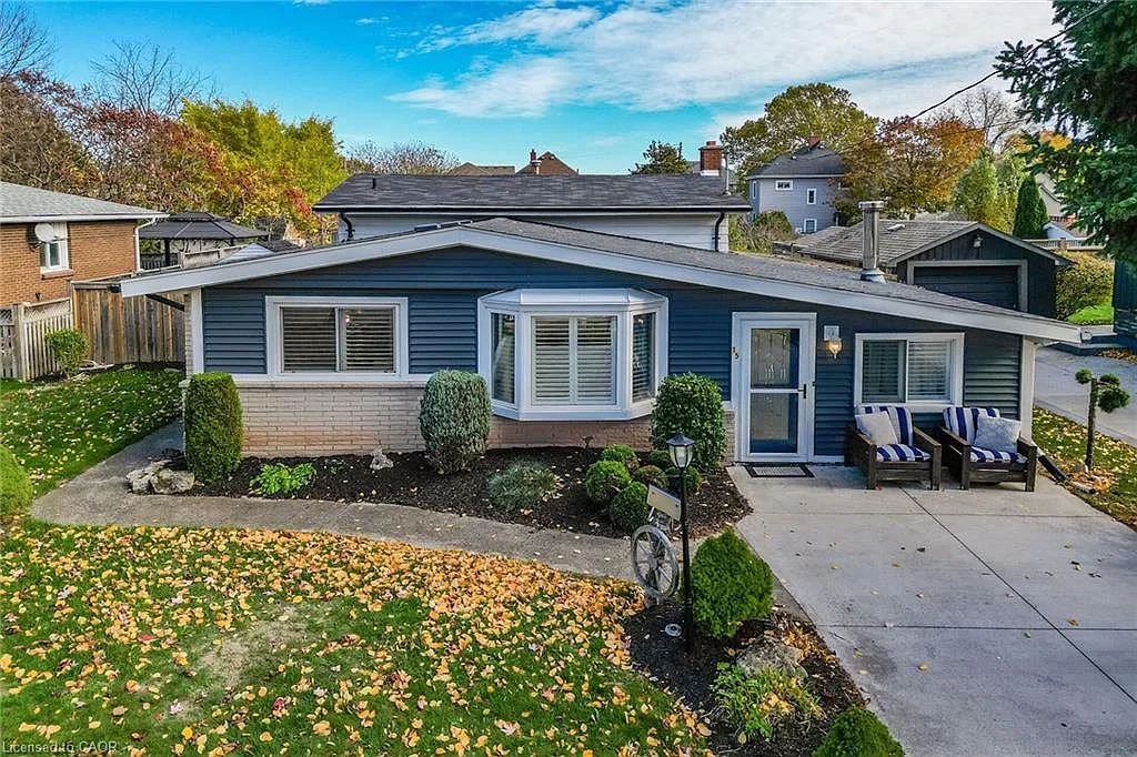 15 Grand Ave photo 1