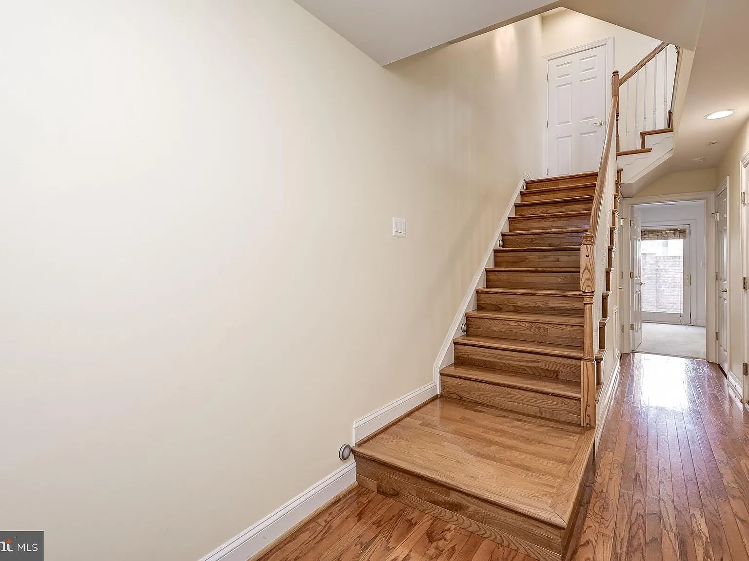 4 bed, 3.5 bath, 2554 sqft, $5,200 — Photo 4