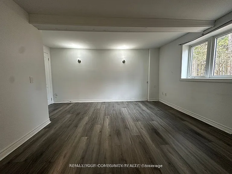 945 Yonge St — Photo 18