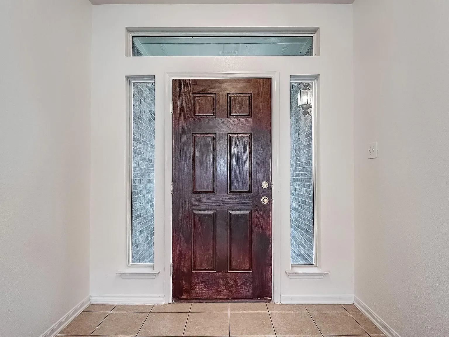 3 bed, 2.0 bath, 1843 sqft, $2,370 — Photo 4
