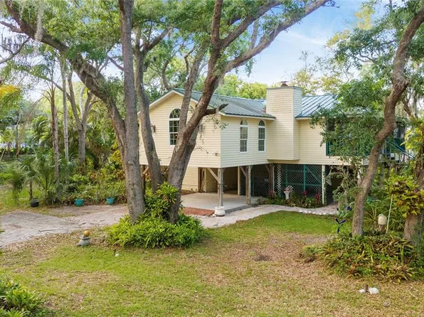 420 Hanby St, Crystal Beach, FL 34681