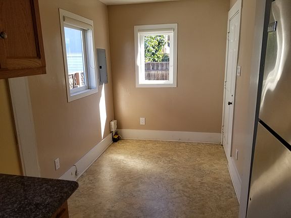 3rd image of 756 Coronado Ave