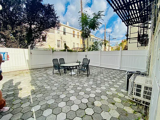 Rented by Capri Jet Realty Corp | media 17