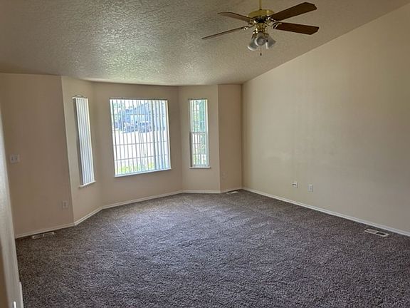 3rd image of 646 Autumn Pl