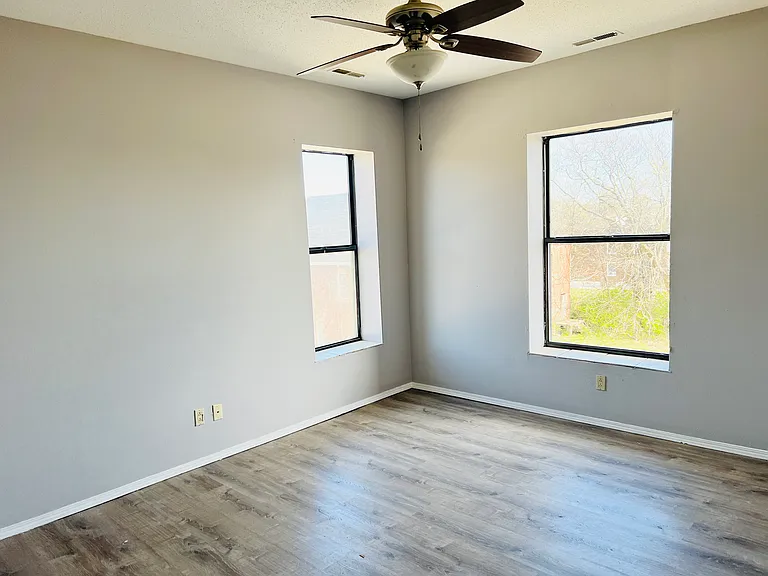 1109 Walton Ave #5 — Photo 5