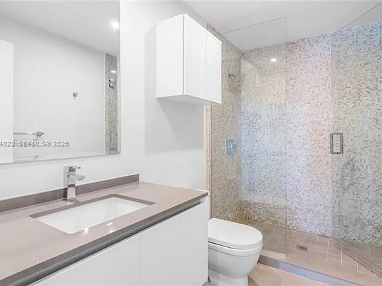 68 SE 6th St #CU-810 — Photo 10