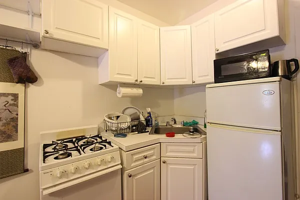 Rented by Dynamik Realty | media 13