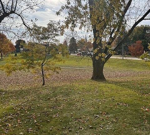 5th image of 595 Raglan St