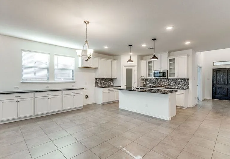 1501 Ross Ave — Photo 2