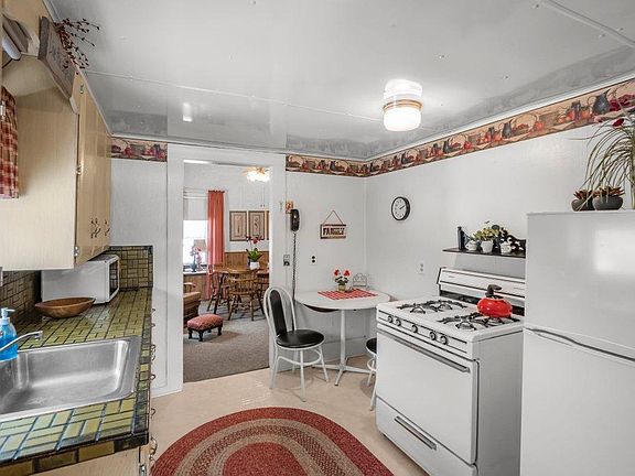 3rd image of 130 6th St S