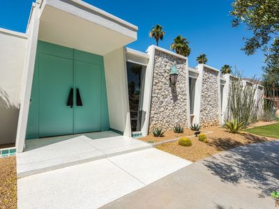 1999 S Joshua Tree Pl, Palm Springs, CA, 92264