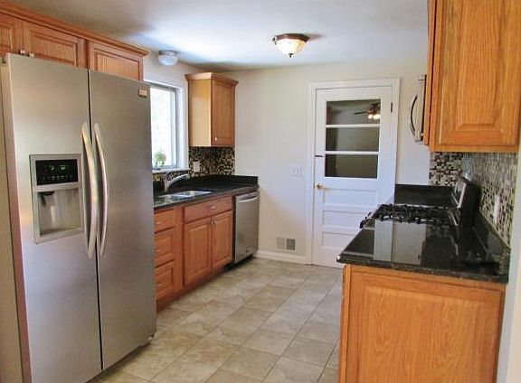 2nd image of 4621 Radcliffe Blvd