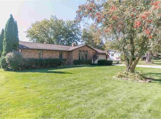 2933 Shade Tree Ln, Green Bay, WI 54313