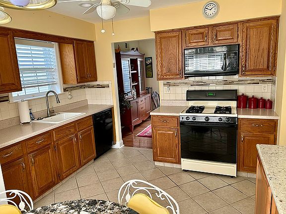 4th image of 24 Jasmine Ln
