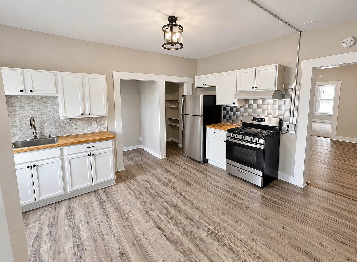 1 bed, 900 sqft, $1,150 — Photo 2