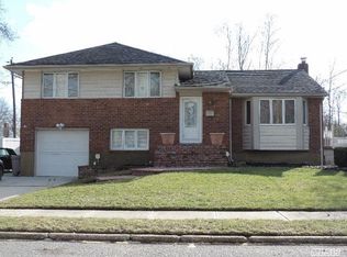 2584 Iris Ln, Bellmore, NY 11710