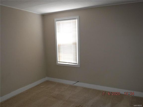 5th image of 202 Barnsdale Ave