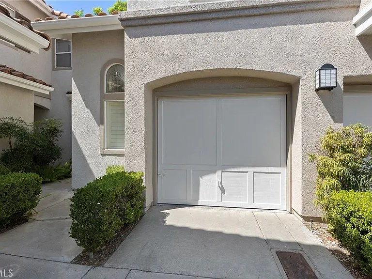 230 California Ct — Photo 5