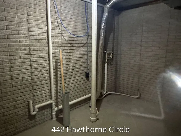 434-446 Hawthorne Cir — Photo 12
