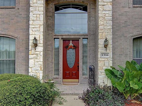 2nd image of 1316 Thistle Ln
