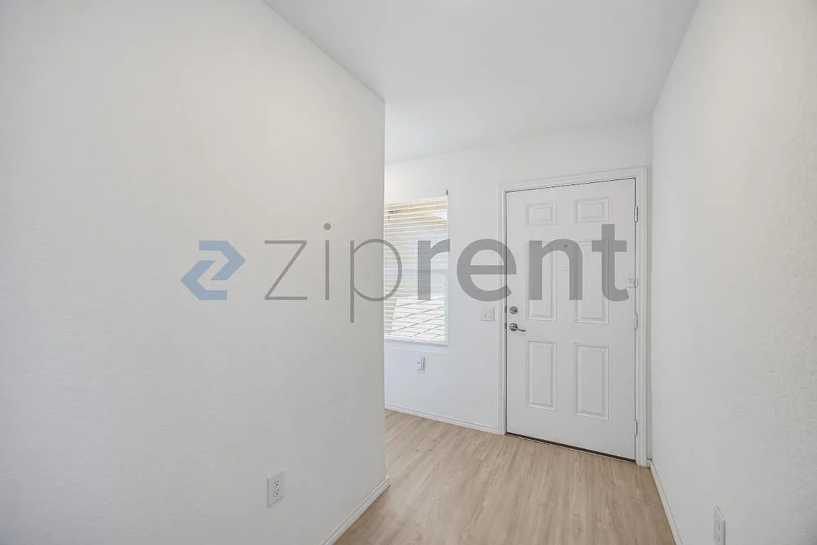 3 bed, 1266 sqft, $1,900 — Photo 4