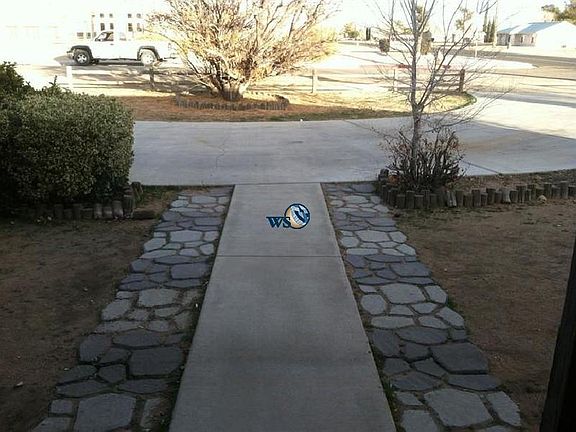 Large 3-bedroom home in apple valley - Photo 6