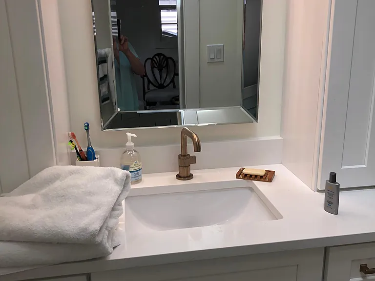 Bathroom en-suite. Lots of storage