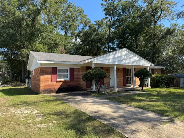 1204 Fairlane Dr, Dothan, AL 36301