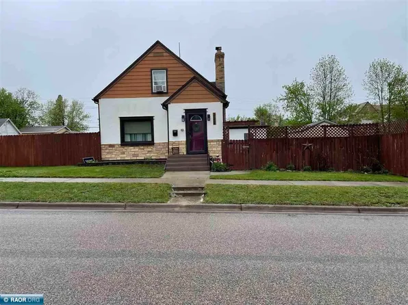 322 6th St SW, Chisholm, MN 55719