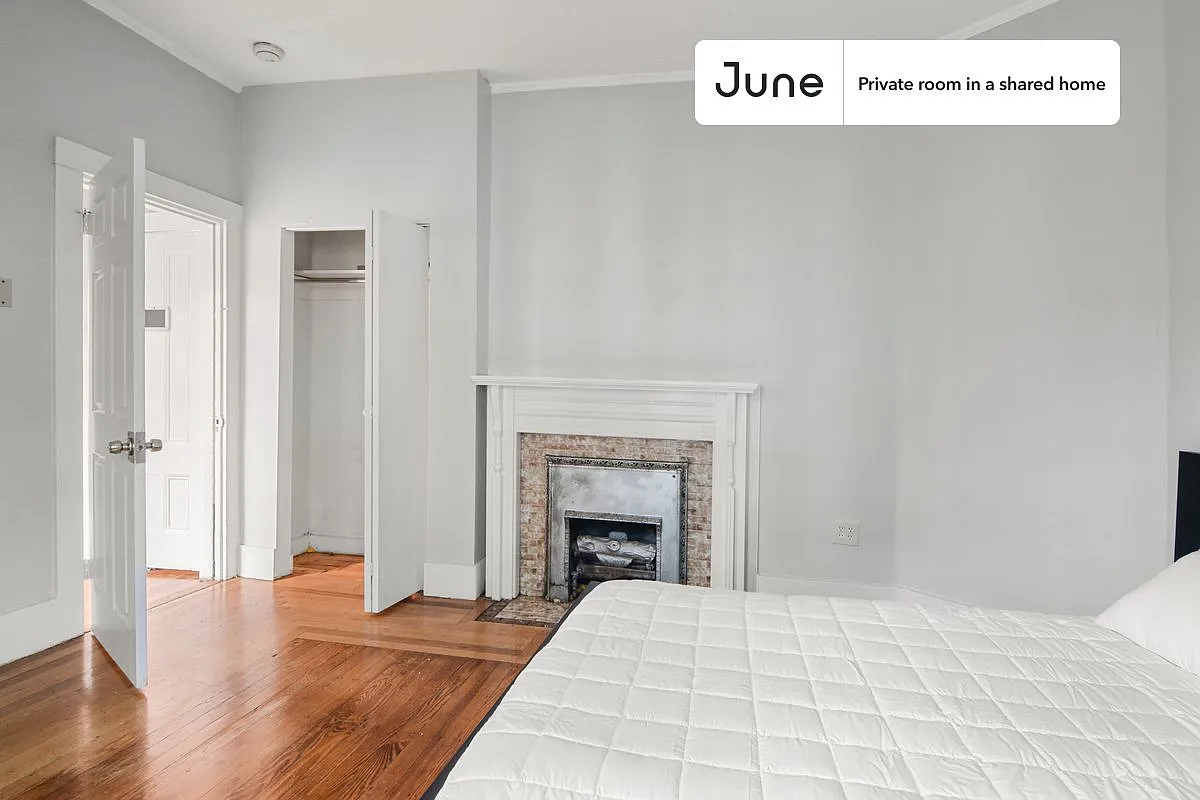 Queen bedroom in 4 bed/2.5 bath home in Allston #585 A — Photo 3