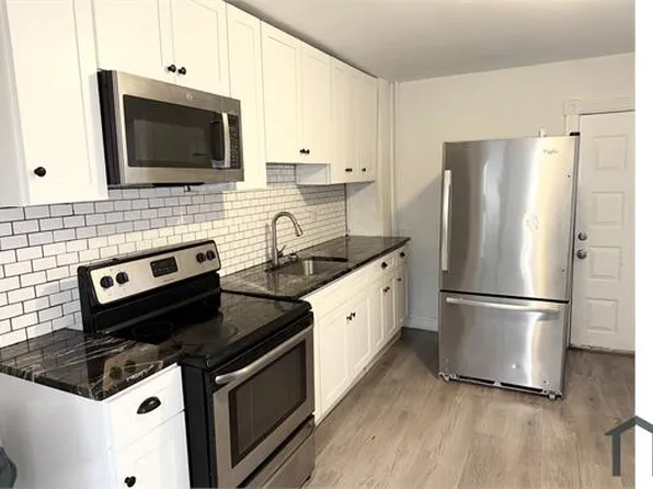 402 Valley Rd, Coatesville, PA 19320