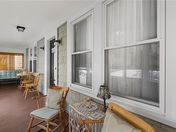 3rd image of 19 Bouvier Ave