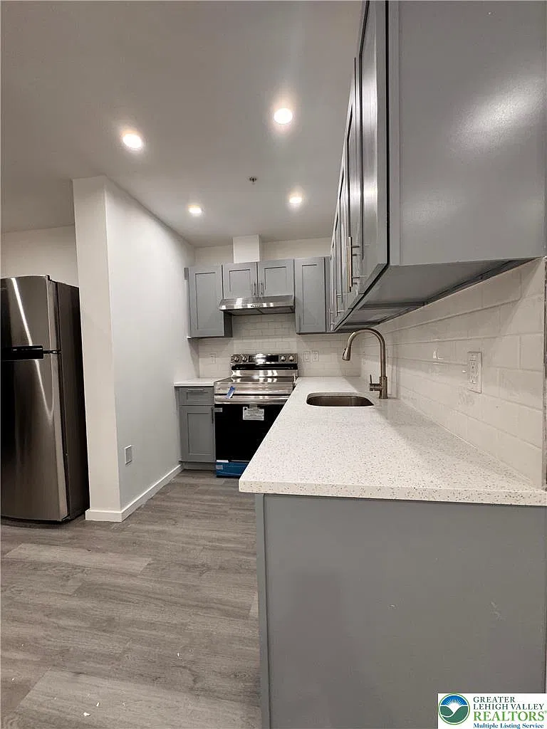 1 bed, 850 sqft, $1,390 — Photo 4