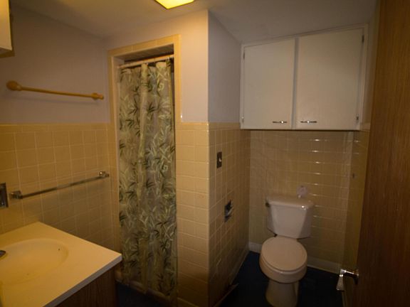 4th image of 912 N Linden St #B