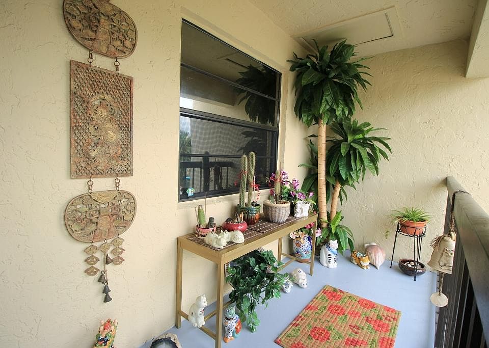 Front Entrance Porch Area