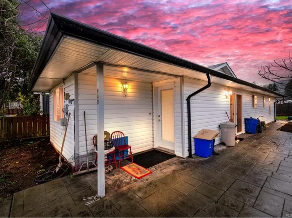 940 5th Ave, Ladysmith, BC V9G 1N8