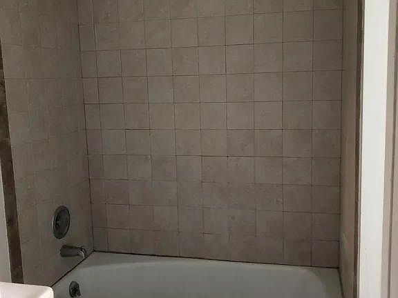 4th image of 123 S Pennsylvania Ave APT 1