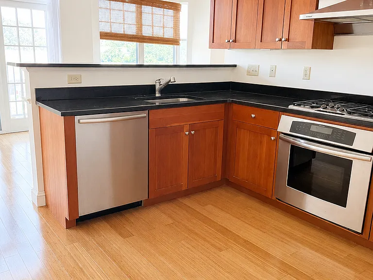 10 Vernon St #305 — Photo 7