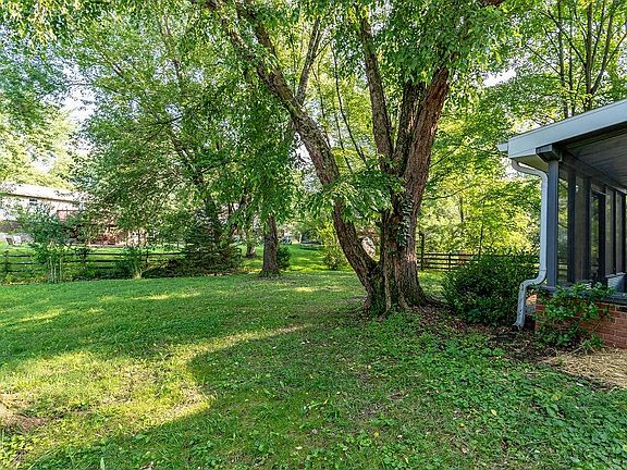 4th image of 1387 Cottonwood Ct