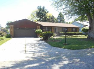 1838 Edgefield Ln, Mishawaka, IN 46544