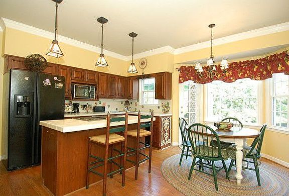 Eat-in-kitchen