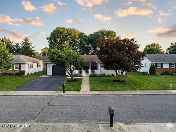 3rd image of 331 Barbados Drive N