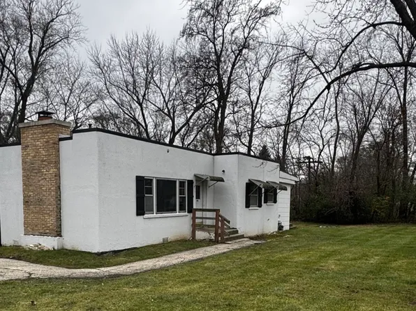 406 Charlotte Ave, Crystal Lake, IL 60014