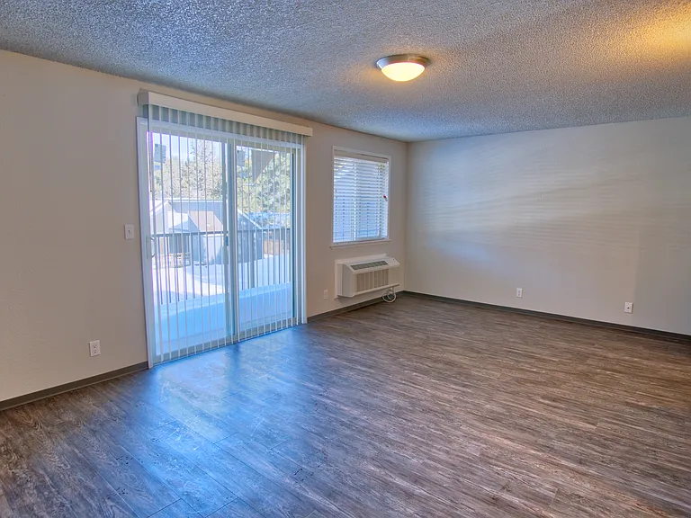1302 NW Knoxville Blvd #101 — Photo 3