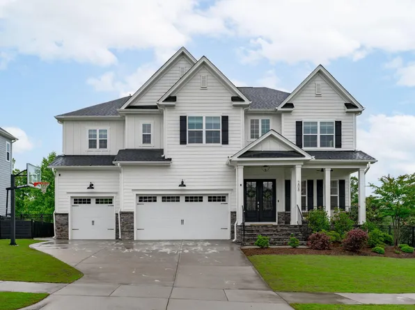 208 China Grove Ct, Holly Springs, NC 27540
