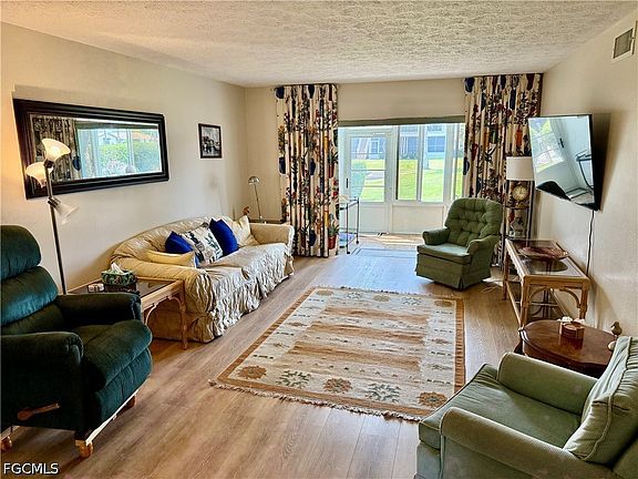 4th image of 806 SE 46th St APT 1F