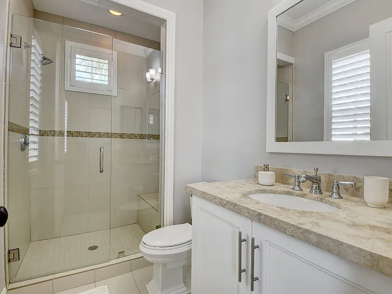 Full Bath off Office/Bedroom