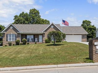 1304 Tomahawk Dr, Maryville, TN 37803