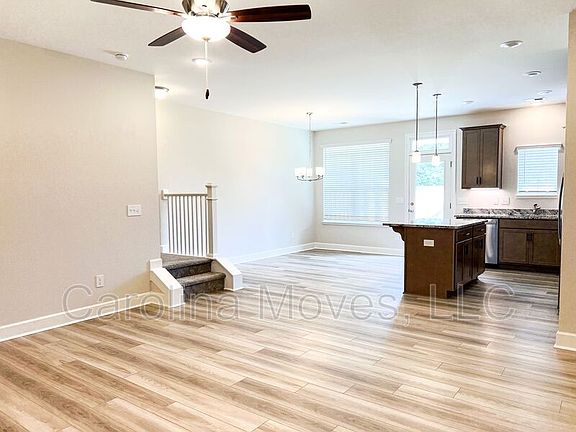3rd image of 114 Calle Pl