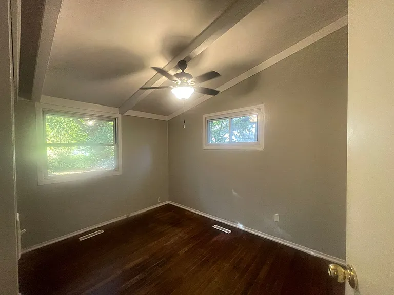 212 S Emerald Ln — Photo 6